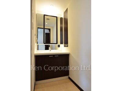 Powder Room ※Photo of the same layout on 12 floor. Decoration and fixture may differ.
