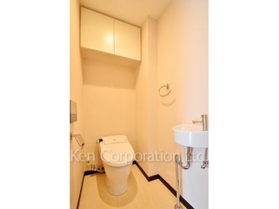 Lavatory ※Photo of the same layout on 12 floor. Decoration and fixture may differ.