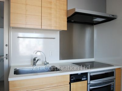 Kitchen ※Photo of the same layout on 9 floor. Decoration and fixture may differ.