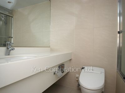 Powder Room ※Photo of the same layout on 9 floor. Decoration and fixture may differ.