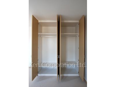 Closet ※Photo of the same layout on 9 floor. Decoration and fixture may differ.