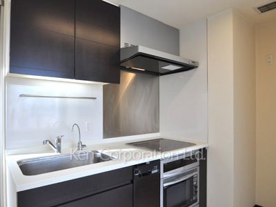 Kitchen ※Photo of the same layout on 12 floor. Decoration and fixture may differ.