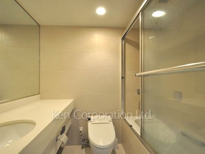 Bath ※Photo of the same layout on 12 floor. Decoration and fixture may differ.
