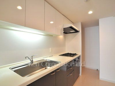 Kitchen ※Photo of the same layout on 3 floor. Decoration and fixture may differ.