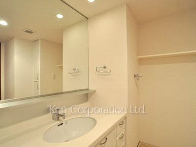 Powder Room ※Photo of the same layout on 3 floor. Decoration and fixture may differ.