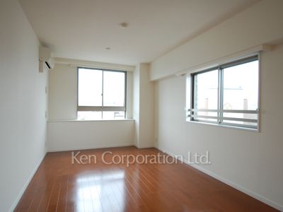 Living-Dining ※Photo of the same layout on 7 floor. Decoration and fixture may differ.