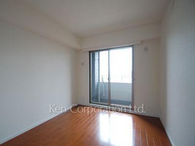 Bedroom ※Photo of the same layout on 7 floor. Decoration and fixture may differ.