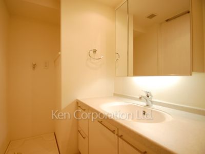 Powder Room ※Photo of the same layout on 7 floor. Decoration and fixture may differ.
