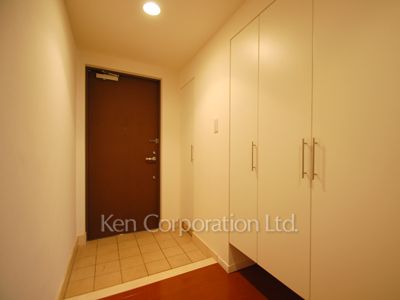 Entrance ※Photo of the same layout on 7 floor. Decoration and fixture may differ.