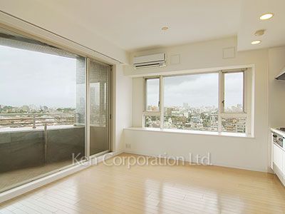Living-Dining ※Photo of the same layout on 8 floor. Decoration and fixture may differ.