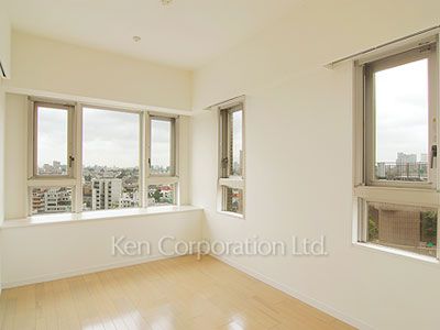Bedroom ※Photo of the same layout on 8 floor. Decoration and fixture may differ.