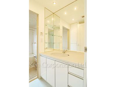 Powder Room ※Photo of the same layout on 8 floor. Decoration and fixture may differ.