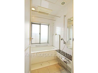 Bath ※Photo of the same layout on 8 floor. Decoration and fixture may differ.