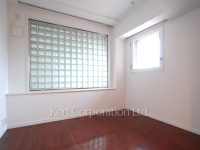 Bedroom ※Photo of the same layout on 7 floor. Decoration and fixture may differ.