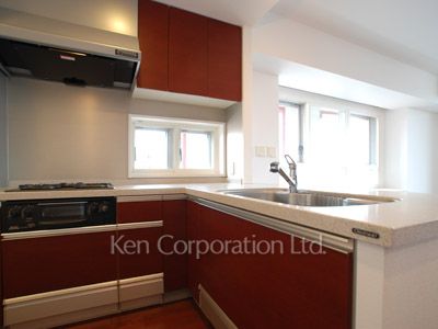 Kitchen ※Photo of the same layout on 7 floor. Decoration and fixture may differ.