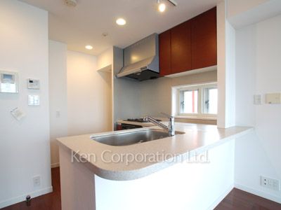 Kitchen ※Photo of the same layout on 7 floor. Decoration and fixture may differ.