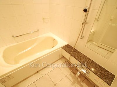 Bath ※Photo of the same layout on 7 floor. Decoration and fixture may differ.