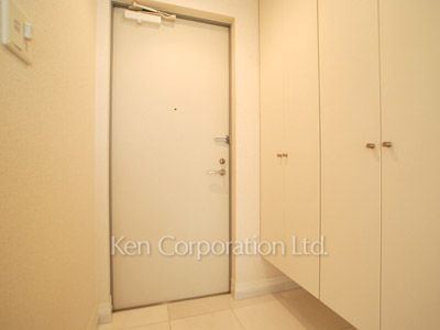 Entrance ※Photo of the same layout on 12 floor. Decoration and fixture may differ.