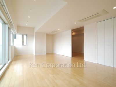 Living-Dining ※Photo of the same layout on 12 floor. Decoration and fixture may differ.