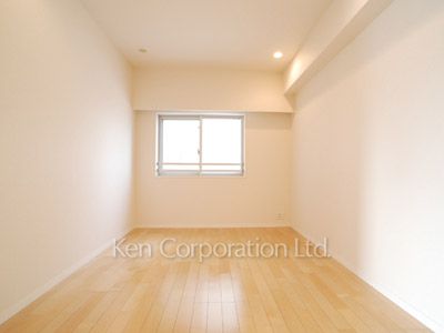 Bedroom ※Photo of the same layout on 12 floor. Decoration and fixture may differ.