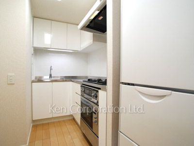 Kitchen ※Photo of the same layout on 12 floor. Decoration and fixture may differ.