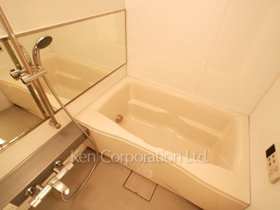 Bath ※Photo of the same layout on 12 floor. Decoration and fixture may differ.
