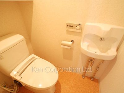 Lavatory ※Photo of the same layout on 12 floor. Decoration and fixture may differ.