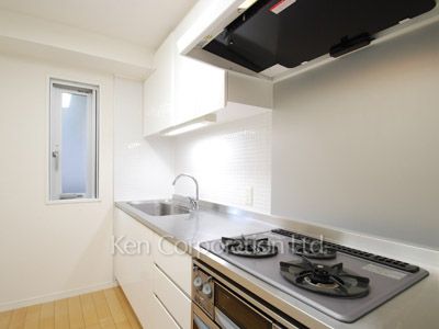 Kitchen ※Photo of the same layout on 9 floor. Decoration and fixture may differ.
