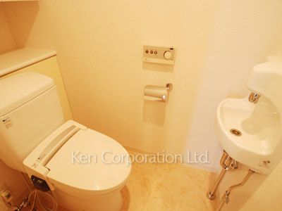 Lavatory ※Photo of the same layout on 9 floor. Decoration and fixture may differ.