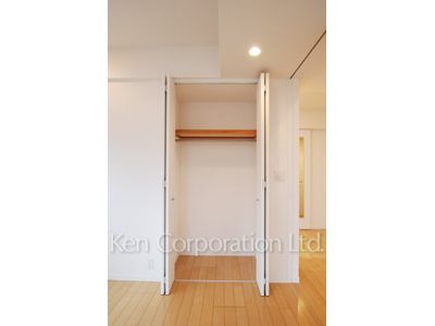Closet ※Photo of the same layout on 9 floor. Decoration and fixture may differ.