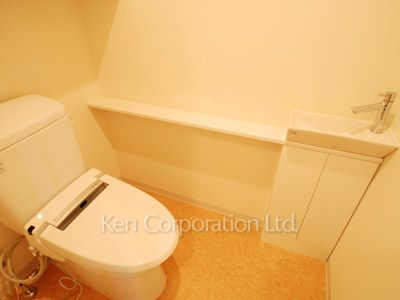 Lavatory ※Photo of the same layout on 14 floor. Decoration and fixture may differ.
