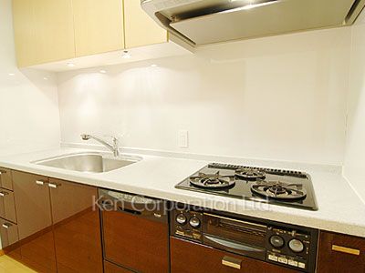 Kitchen ※Photo of the same layout on 2 floor. Decoration and fixture may differ.