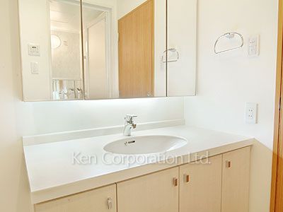 Powder Room ※Photo of the same layout on 2 floor. Decoration and fixture may differ.