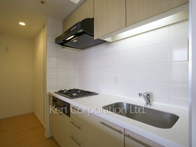 Kitchen ※Photo of the same layout on 14 floor. Decoration and fixture may differ.