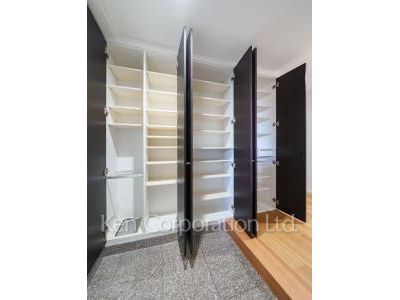 Shoes Closet