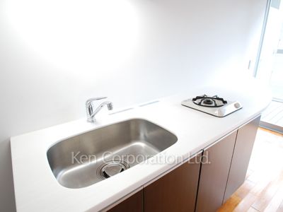 Kitchen ※Photo of the same layout on 7 floor. Decoration and fixture may differ.