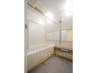 Bath ※Photo of the same layout on 8 floor. Decoration and fixture may differ.