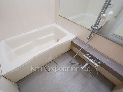 Bath ※Photo of the same layout on 8 floor. Decoration and fixture may differ.
