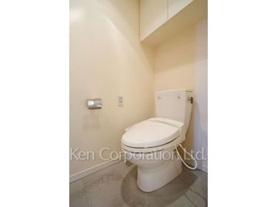 Lavatory ※Photo of the same layout on 8 floor. Decoration and fixture may differ.