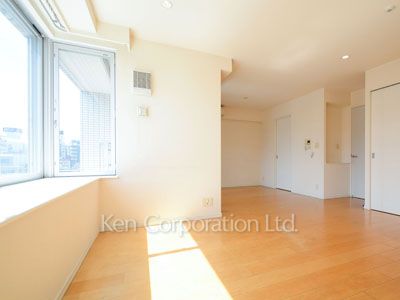 Living-Dining ※Photo of the same layout on 8 floor. Decoration and fixture may differ.