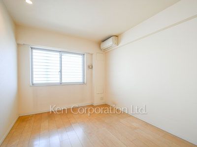 Bedroom ※Photo of the same layout on 8 floor. Decoration and fixture may differ.