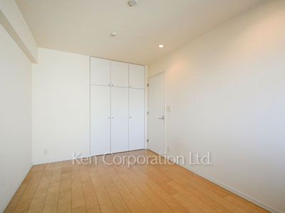 Bedroom ※Photo of the same layout on 8 floor. Decoration and fixture may differ.