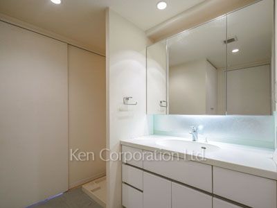 Powder Room ※Photo of the same layout on 8 floor. Decoration and fixture may differ.