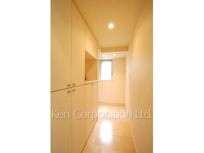 Entrance ※Photo of the same layout on 1 floor. Decoration and fixture may differ.