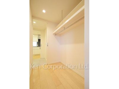 Closet ※Photo of the same layout on 7 floor. Decoration and fixture may differ.