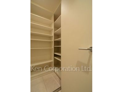 Closet ※Photo of the same layout on 7 floor. Decoration and fixture may differ.