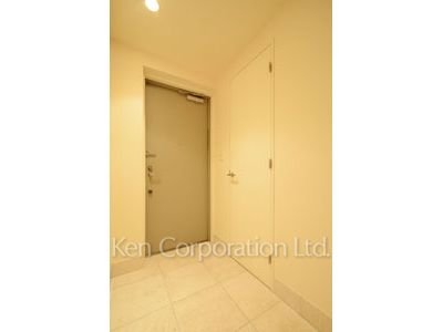 Entrance ※Photo of the same layout on 7 floor. Decoration and fixture may differ.