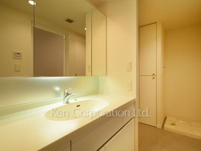 Powder Room ※Photo of the same layout on 7 floor. Decoration and fixture may differ.
