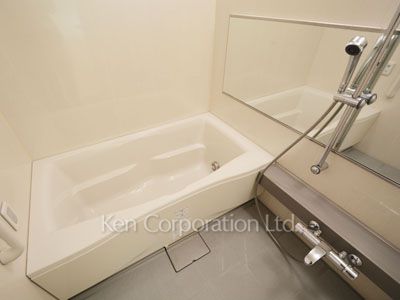Bath ※Photo of the same layout on 7 floor. Decoration and fixture may differ.