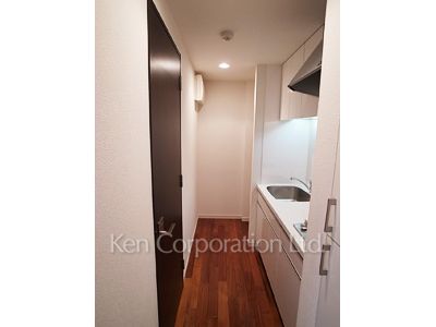 Kitchen ※Photo of the same layout on 3 floor. Decoration and fixture may differ.